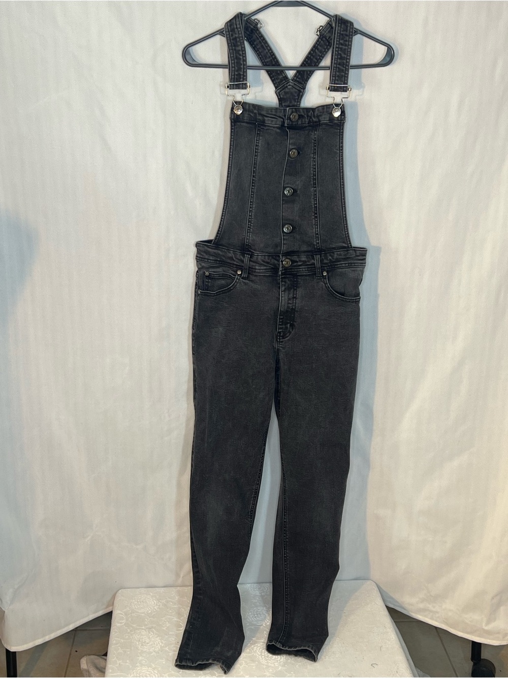 Celebrity Pink Overalls Washed Black Button Front
Size S 👍